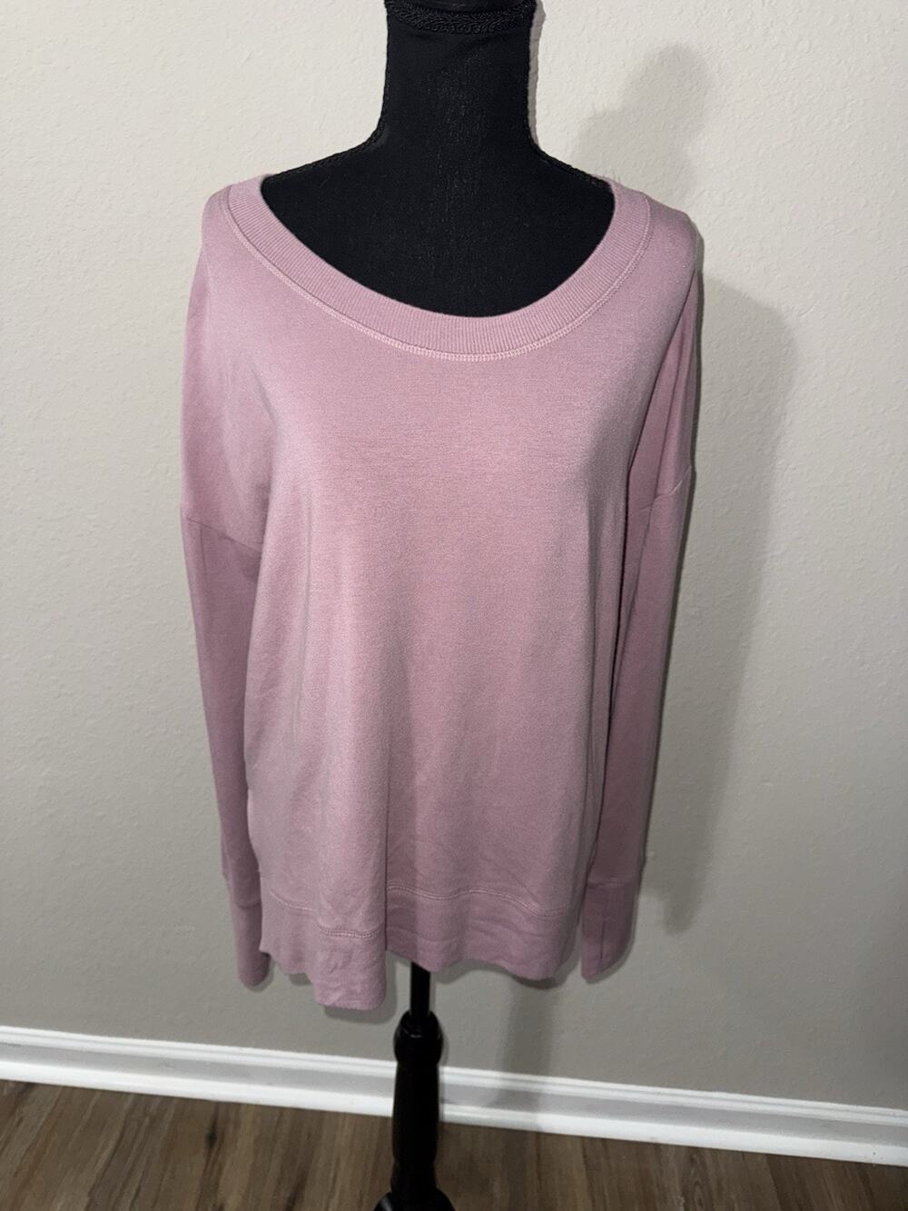 ATHLETA Coaster Luxe Sweatshirt L Mauve Pink Thumbholes Side Slit Pullover L